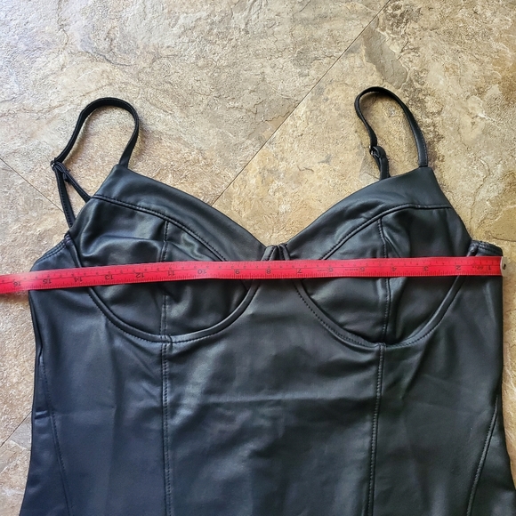 Biāshe faux leather bodysuit. Size Large. Black. - Picture 8 of 8